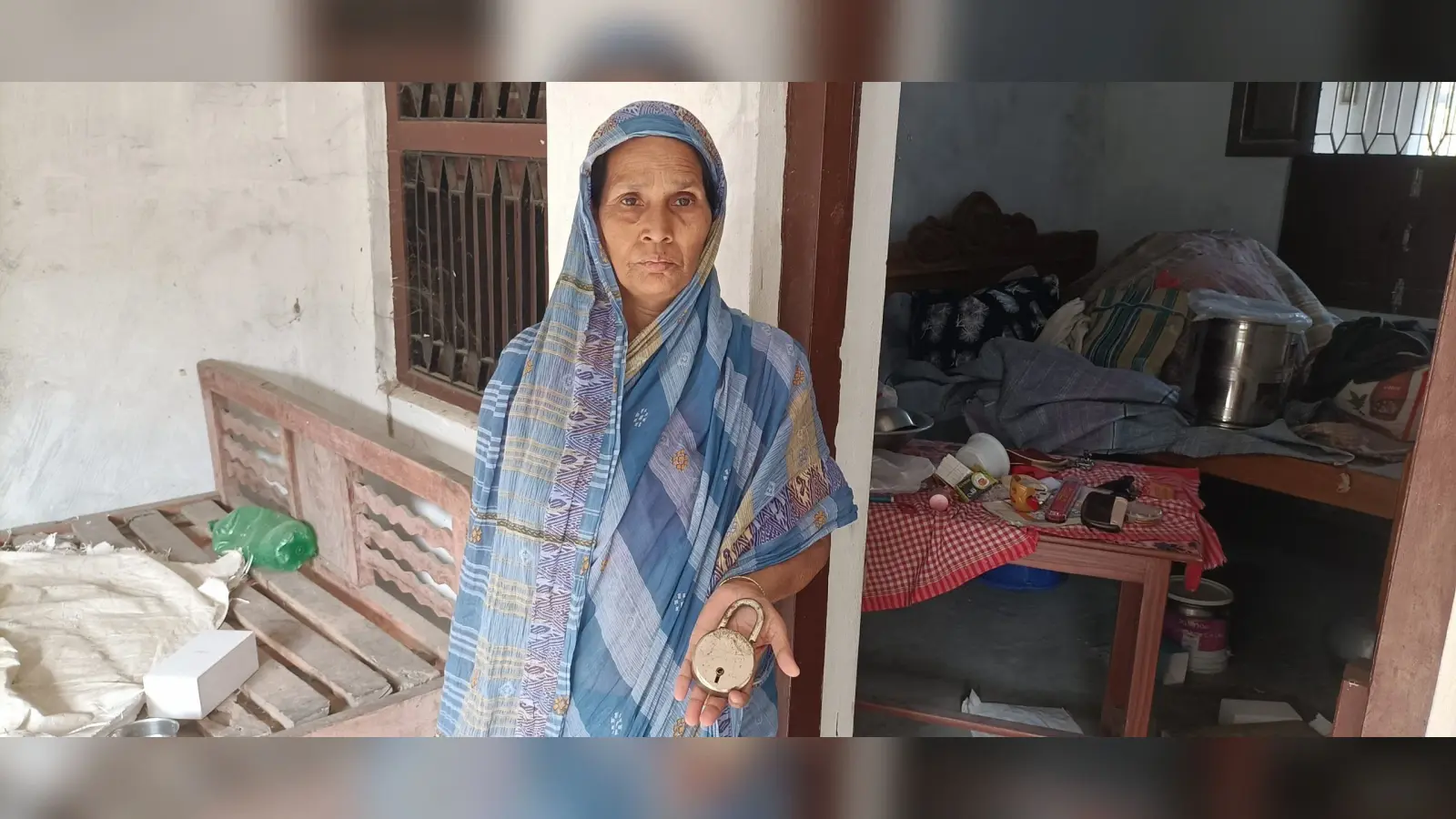 करियन में घर का ताला तोड़ लाखों के जेवरात व सामान की चोरी