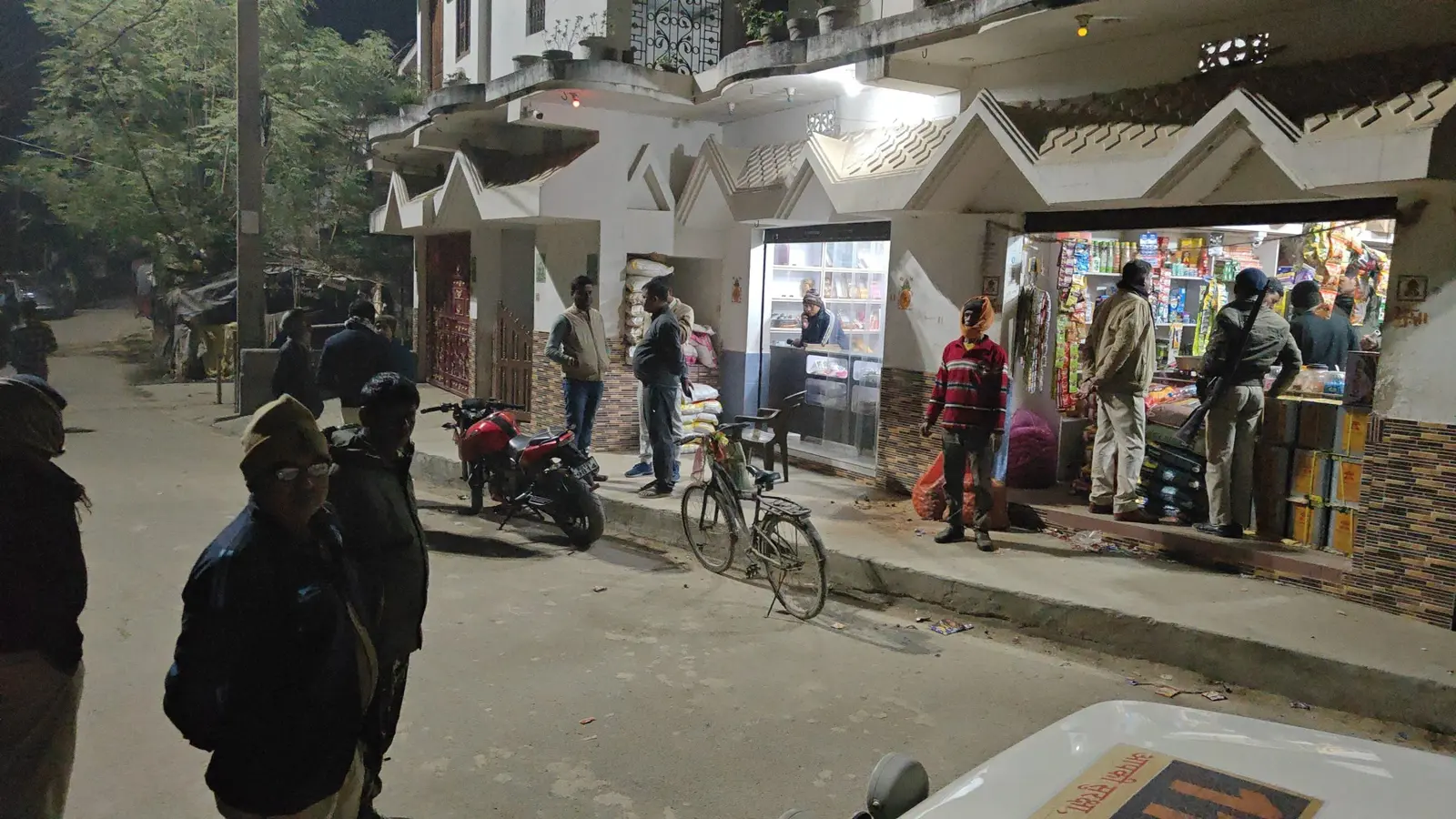 Bhagalpur news अपराधियों ने हथियार दिखा हिमांशु फ्यूल सेंटर के मैनेजर से साढ़े तीन लाख रुपये लूटे