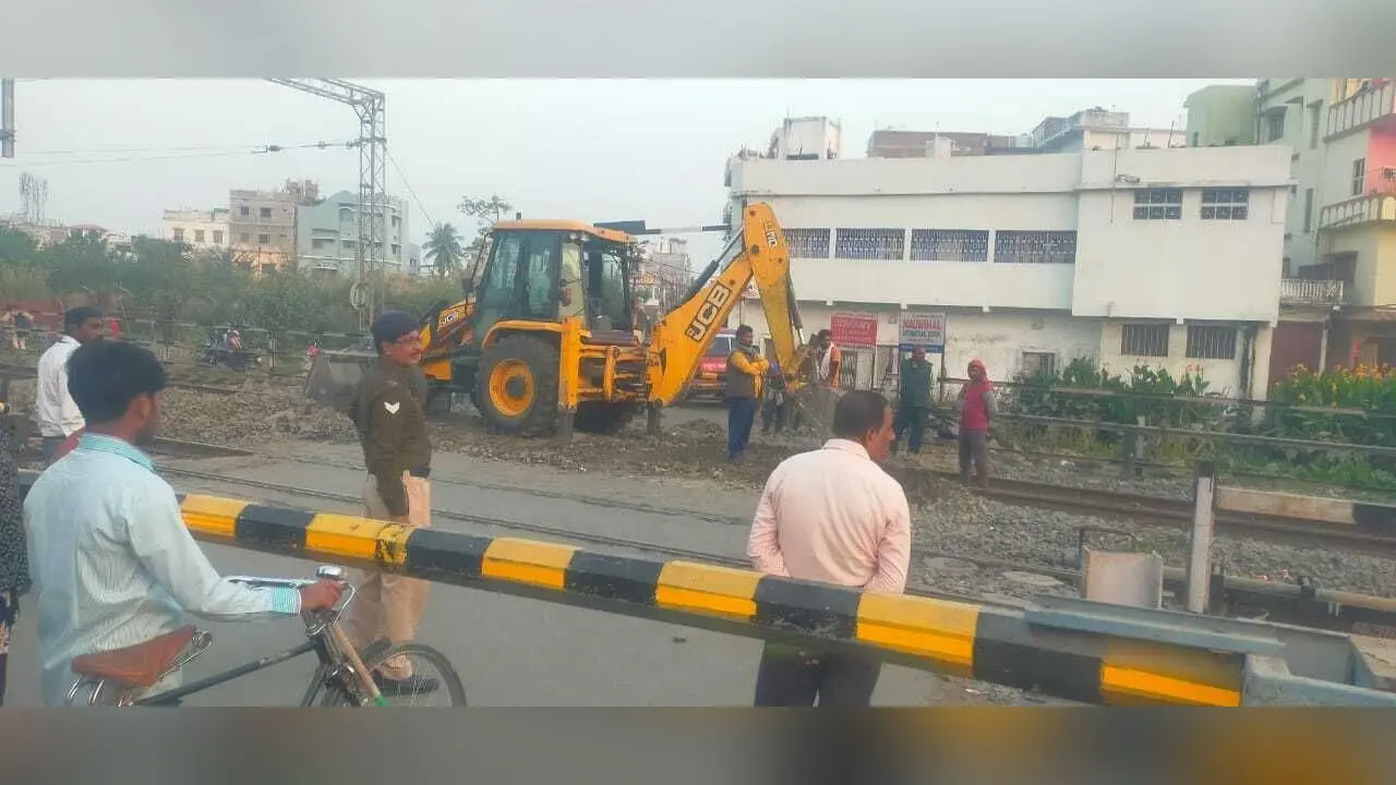 छह घंटे बंद रही बीबीगंज रेलवे गुमटी