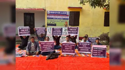 पक्षपात पूर्ण व्यवहार से आहत कृषि कर्मियों ने किया हड़ताल