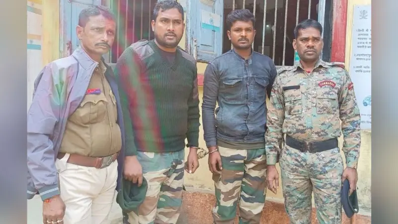 ट्रकों से वसूली करते दो फर्जी पुलिसवाले गिरफ्तार