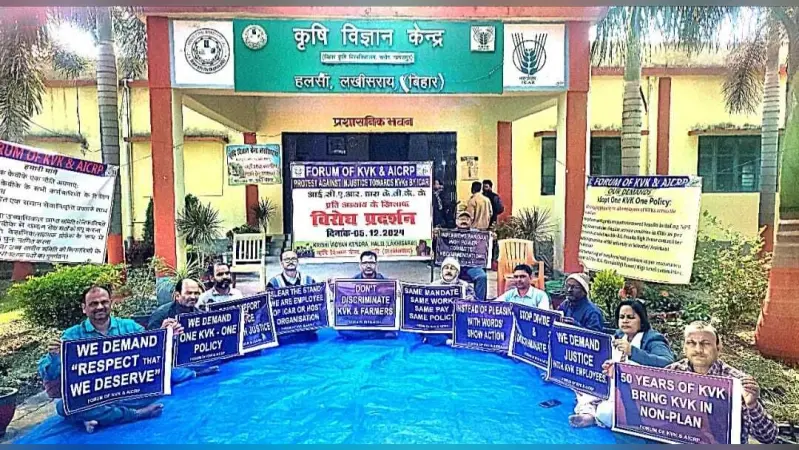 कृषि विज्ञान केंद्र के वैज्ञानिकों व कर्मियों ने किया एक दिवसीय कलम बंद धरना-प्रदर्शन