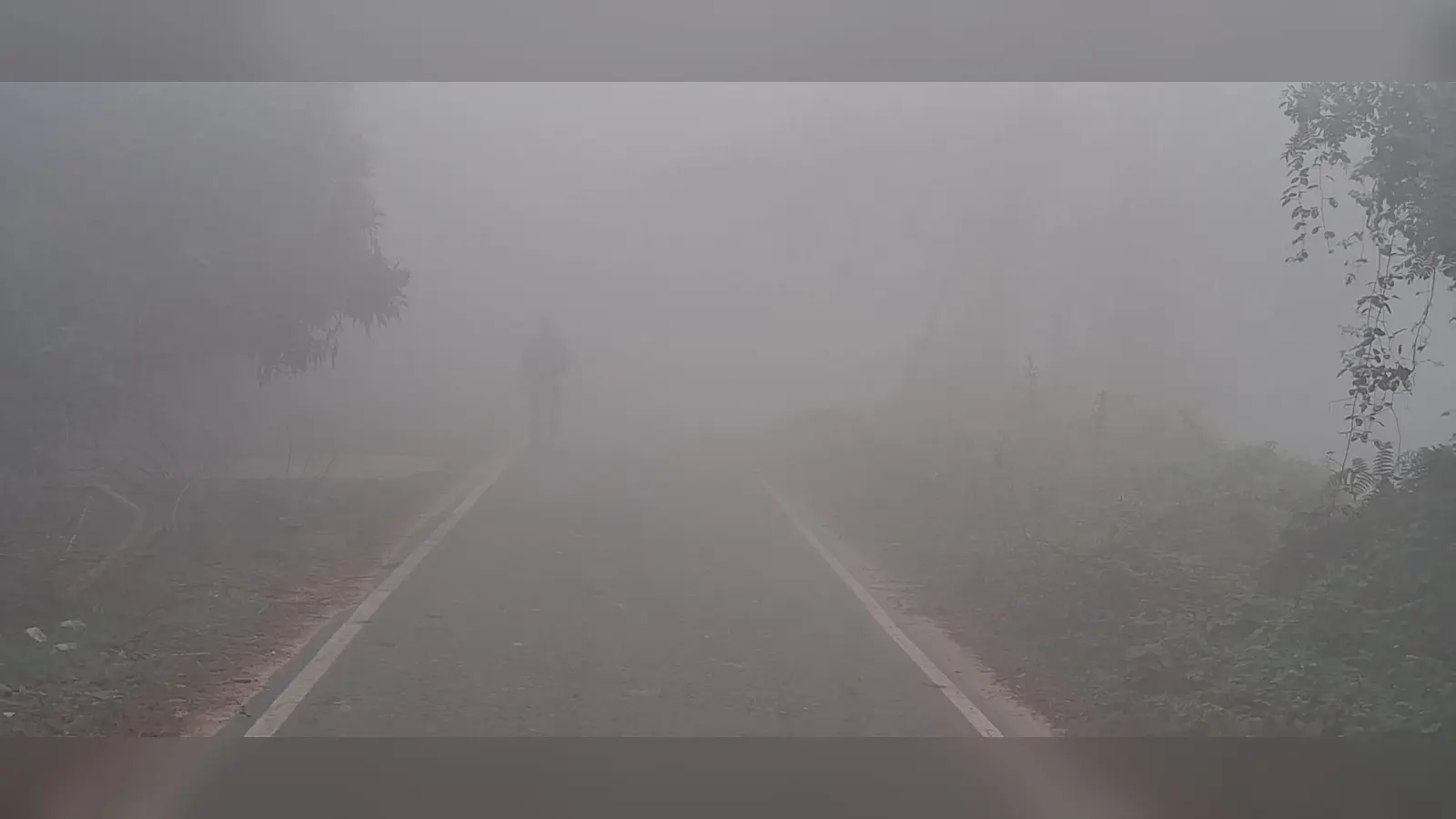 ठंडी में हुई बढ़ोतरी, कुहासे से लोग परेशान
