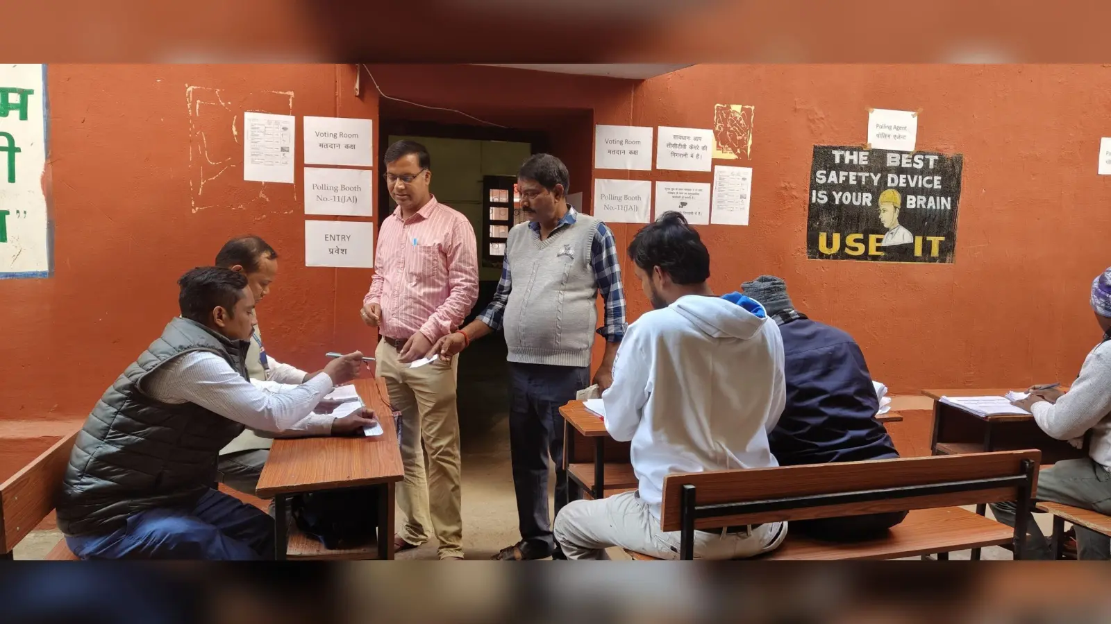 रेलवे मेंस यूनियन चुनाव के दूसरे दिन भी रेलकर्मी ने किया मतदान
