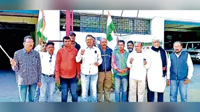 स्कूल के टाइम पर भारी वाहनों के परिचालन पर रोक लगाने के लिए डीएम को ज्ञापन
