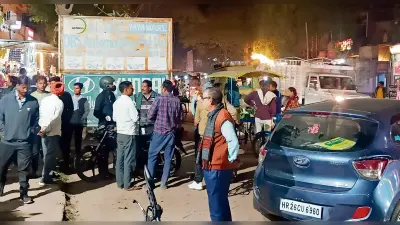 Buxar News : अपराधियों ने फिल्मी स्टाइल में कार सवार से लूटे 10 लाख के गहने व नकद