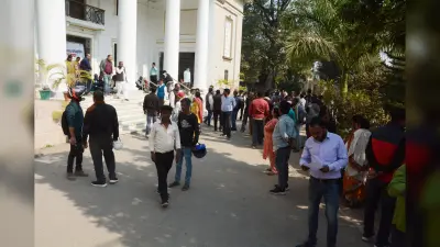 Patna University : कर्मचारी हड़ताल पर, अधिकारी बैठे रहे कुलपति आवास पर