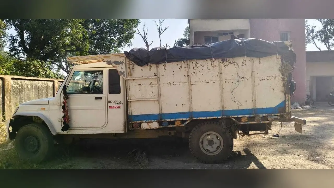 Giridih News: चार टन अवैध कोयला लदा पिकअप वाहन जब्त, दो गिरफ्तार