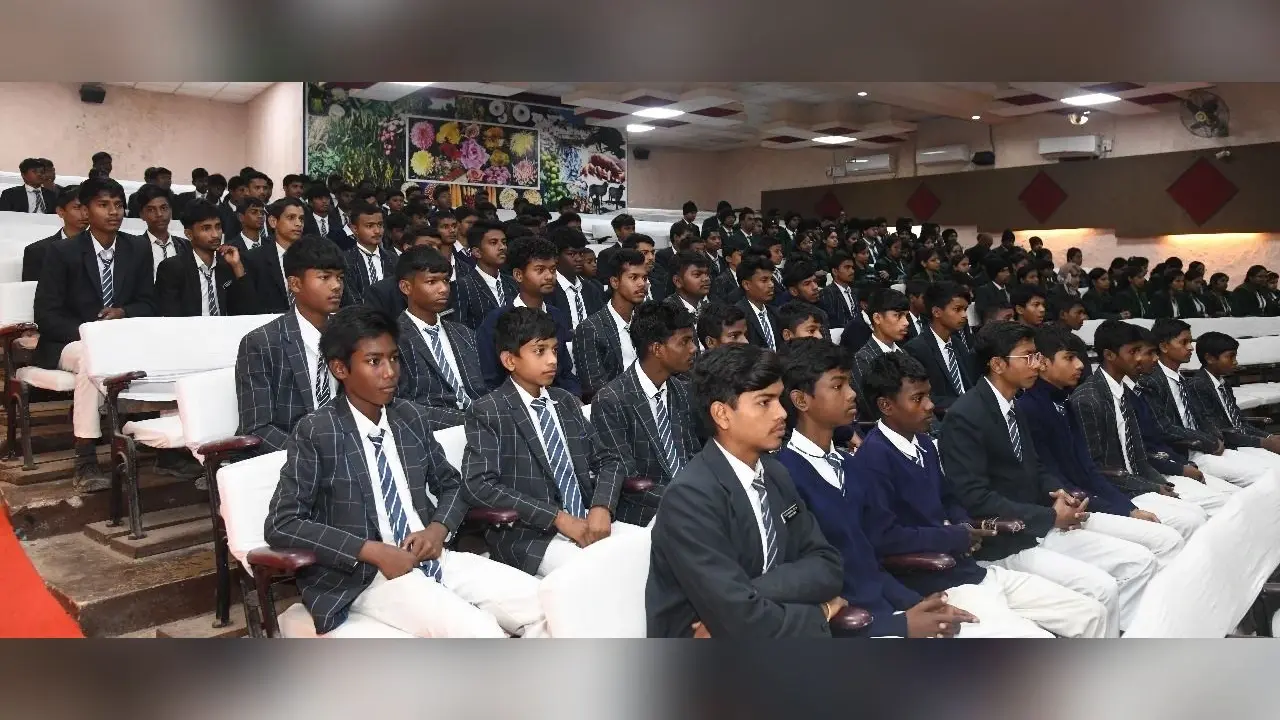 BAU News : मिट्टी में लाभदायक सूक्ष्म जीवों की आबादी बढ़ाने पर काम हो : कुलपति