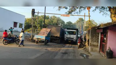 कोयला ट्रांसपोर्टिंग कर रहे हाइवा से विद्यार्थियों को परेशानी