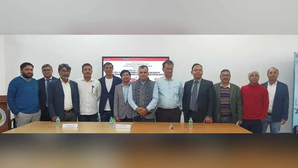 Education News : बदलती दुनिया में शोध को जरूरी अंग की तरह जोड़ना होगा : प्रो शिशांक