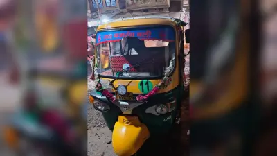 ऑटो से 20 लीटर विदेशी शराब जब्त, चालक सहित चार तस्कर गिरफ्तार