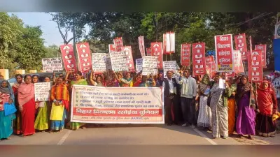 रसोइया ने बकाये वेतन भुगतान व प्रति माह 26 हजार वेतन की मांग को लेकर निकाला जुलूस