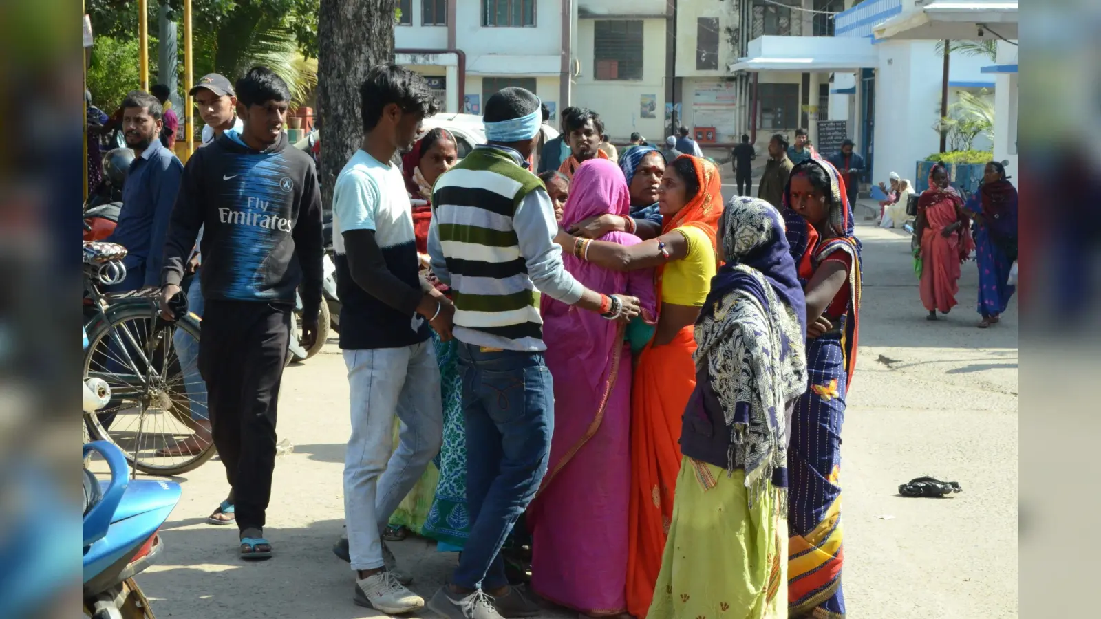 Deoghar News : केवाइसी कराने जा रही महिला की सड़क हादसे में मौत