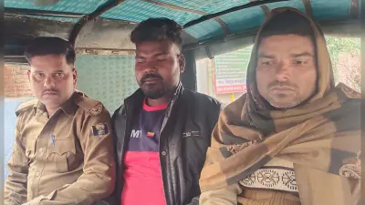 10 लीटर शराब के साथ तस्कर गिरफ्तार