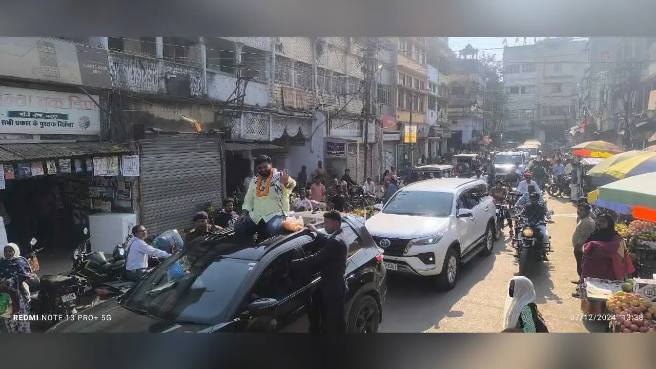 अल्पसंख्यक कल्याण मंत्री ने निकाला रोड शो