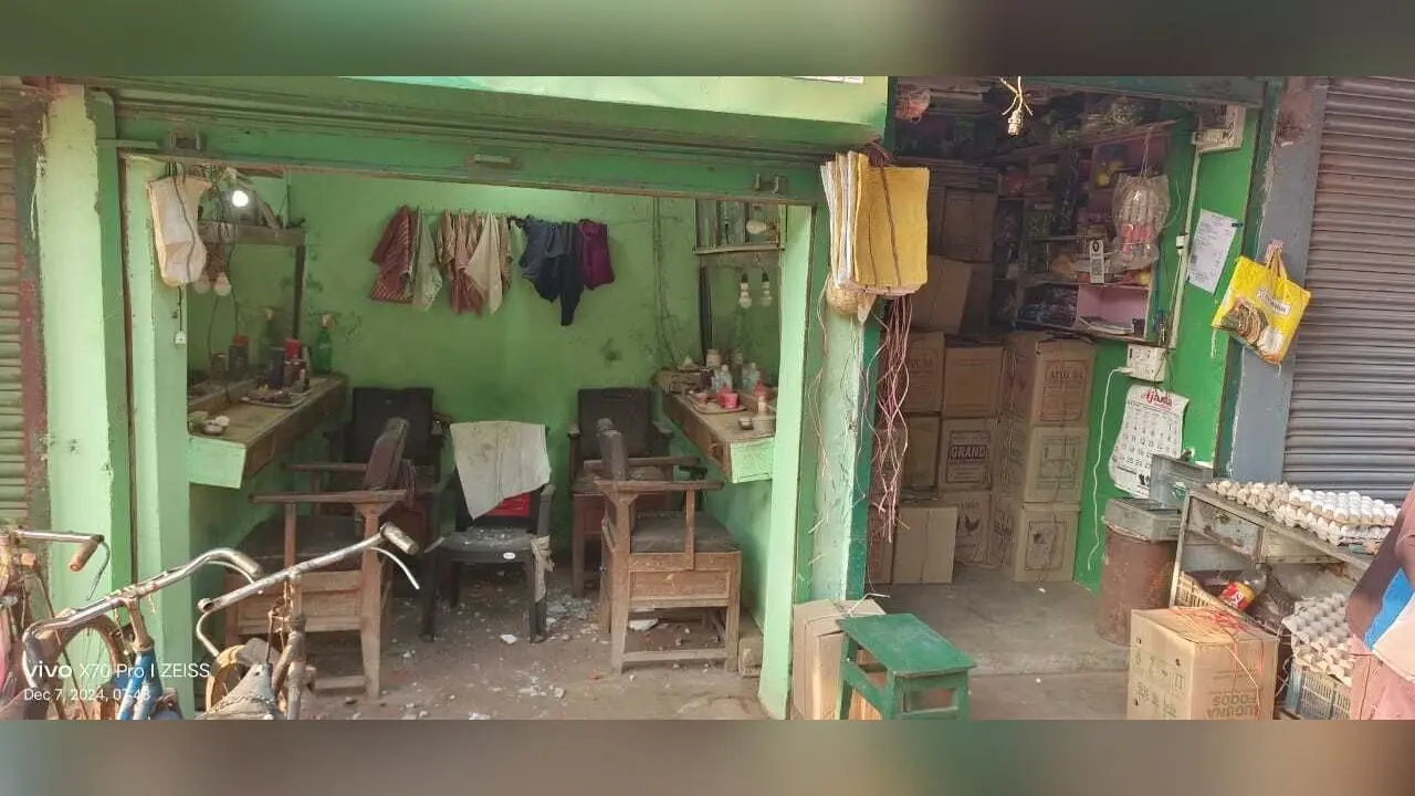 दो दुकानों का वेंटिलेटर तोड़ा, चोरी का किया प्रयास