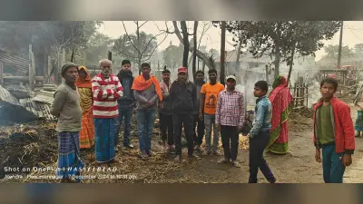 आग से डेढ़ दर्जन घर जले