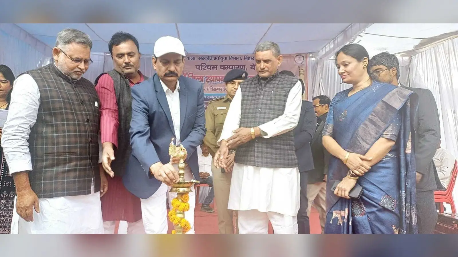 तीव्र गति से विकास के पथ पर अग्रसर है पश्चिम चम्पारण जिला : डीएम