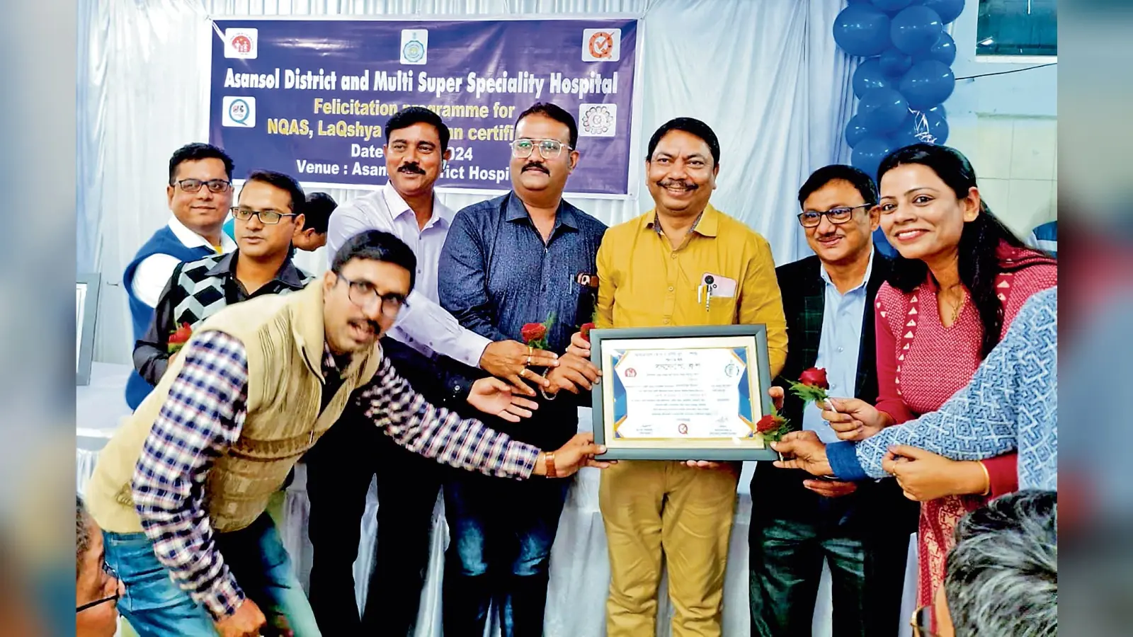 आसनसोल जिला अस्पताल ने विभिन्न विभाग के कर्मचारियों को किया सम्मानित
