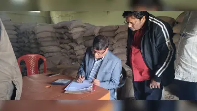 Giridih News :एसडीओ ने की जेएसएफसी गोदाम की जांच