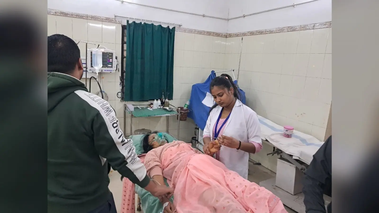 ट्रैक्टर की ठोकर से बाइक सवार शिक्षिका की मौत