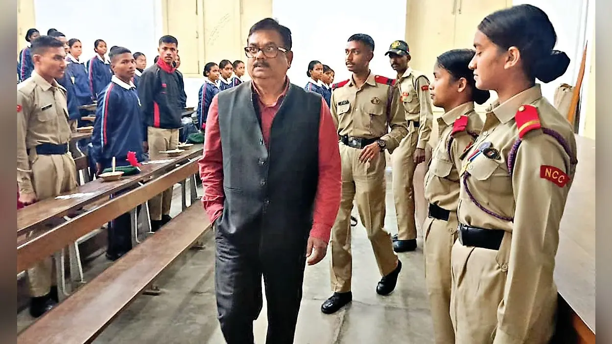 ranchi news : डीएसपीएमयू के वीसी ने विभागों का निरीक्षण किया, परीक्षा की जानकारी ली