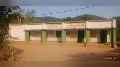 साऊमरांगबेड़ा में नहीं है सड़क, पगडंडी ही सहारा