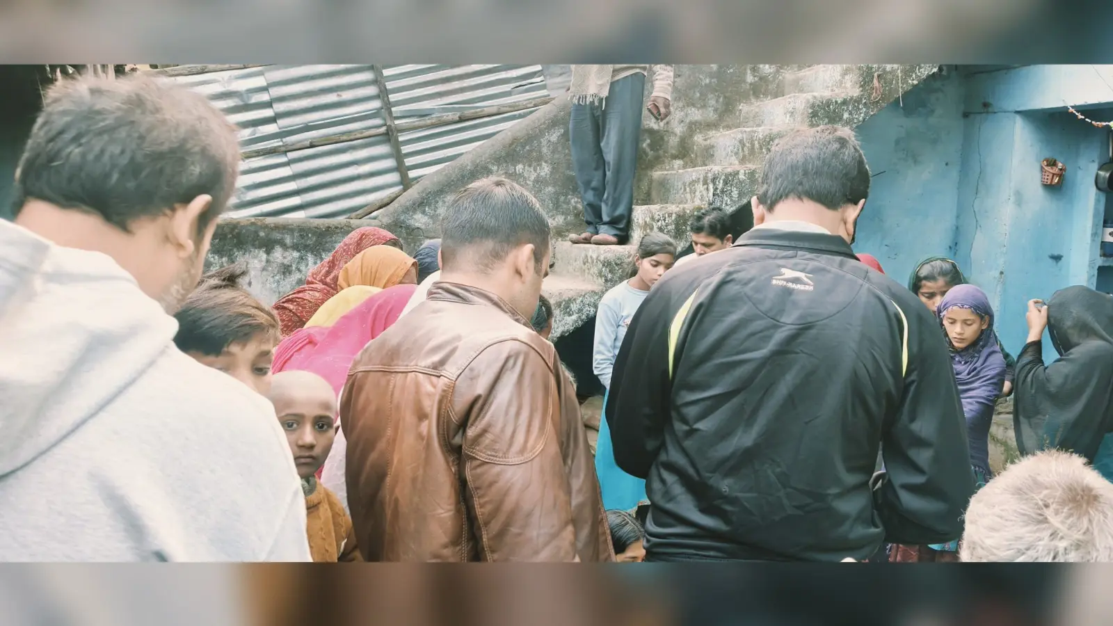 फंदे से लटका मिला महिला का शव