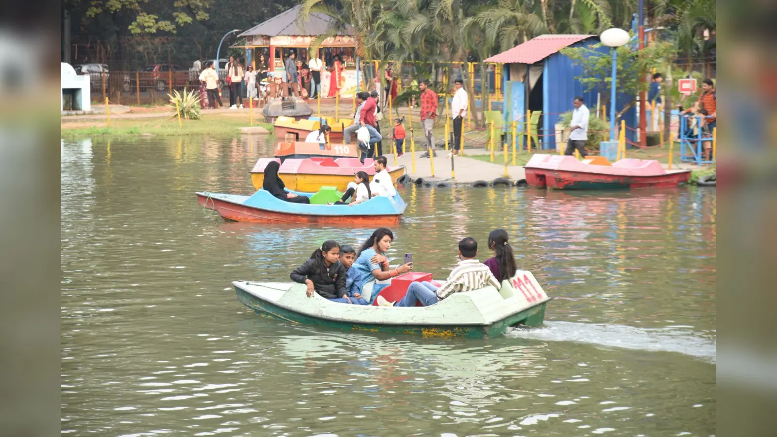 Jamshedpur News : पिकनिक स्पॉट पर सैलानियों की लगने लगी भीड़, सुरक्षा के कोई इंतजाम नहीं