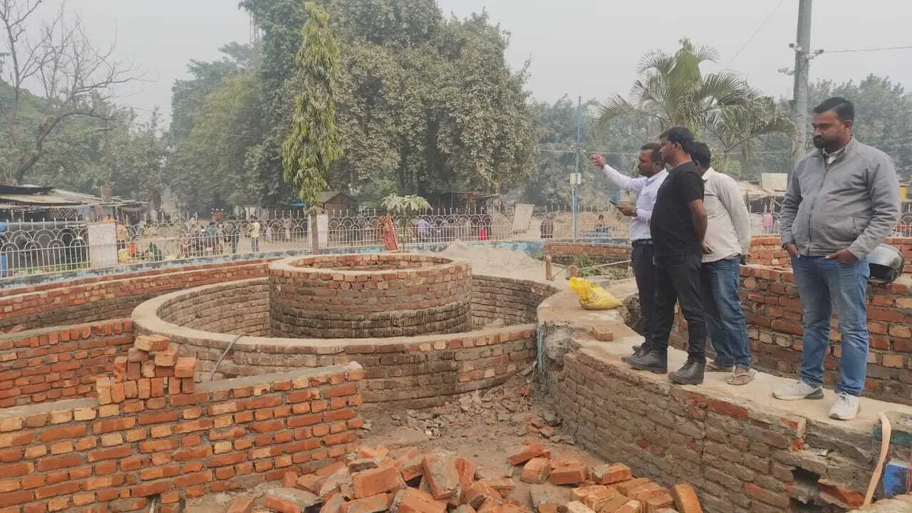 जीर्णोद्धार कार्य का ईओ ने किया निरीक्षण