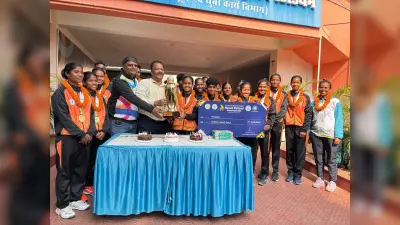 Hockey: झारखंड की जूनियर महिला हॉकी टीम का रांची पहुंचने पर जोरदार स्वागत