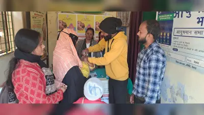 रेड क्रॉस सोसाइटी परिसर में बच्चों को पिलाया ड्रॉप्स
