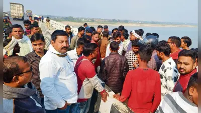 Buxar News: पॉलिटेक्निक के छात्र ने ”सॉरी दोस्त” बोल कर गंगा में लगायी छलांग, चल रही तलाश