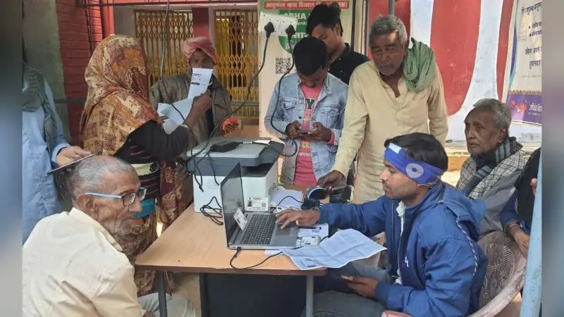 सिर्फ आधार कार्ड से 70 साल के बुजुर्गों का बन रहा है आयुष्मान कार्ड