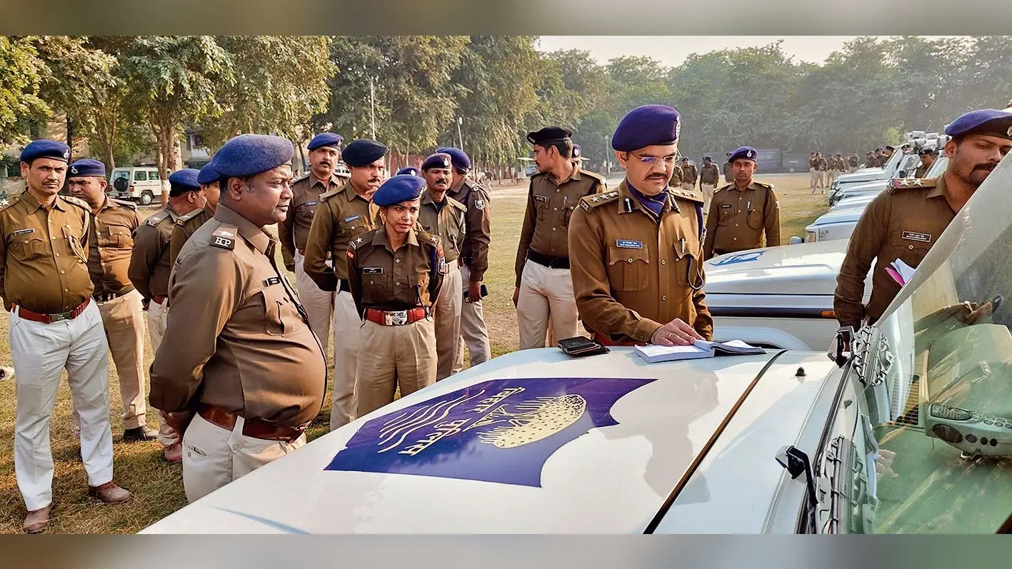 hajipur news . पुलिस लाइन में वाहन परेड का एसपी ने किया निरीक्षण