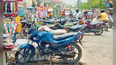 saran News : शहर में पार्किंग की जगह नदारद, गाड़ियां खड़ी करने में होती है परेशानी