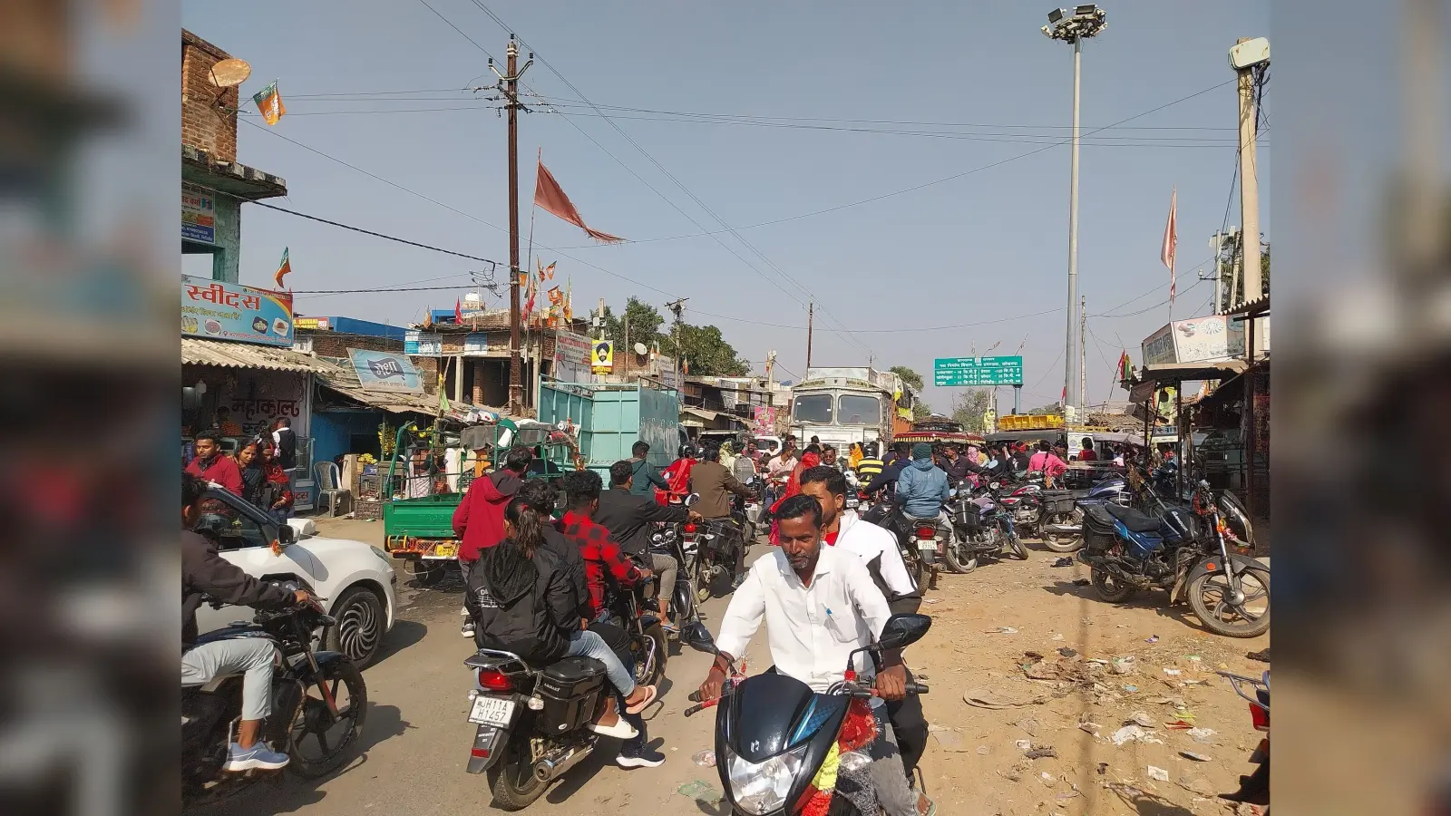 Giridih News :बरहमसिया मोड़ पर सड़क जाम से परेशानी
