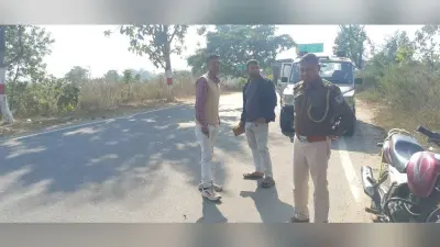 Deoghar News : बालू ट्रैक्टर का पीछा कर रही नगर थाने की पुलिस टीम पर हमला