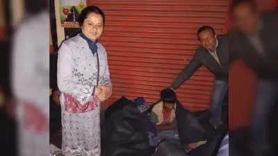 Bokaro News : ठंड से रात में ठिठुर रहे गरीबों के बीच बांटे कंबल