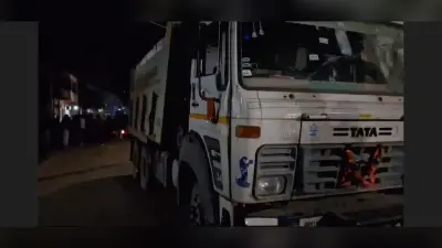 हाइवा की टक्कर से अधेड़ के घायल होने पर आक्रोशितों ने 20 घंटे रखा रोड जाम