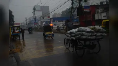 Ranchi News : मौसम ने बदला मिजाज, घरों में कैद रहे लोग, सड़कों पर पसरा रहा सन्नाटा