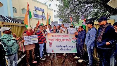 निगम कर्मचारियों के वेतन में वृद्धि की मांग पर रैली