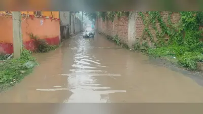 Giridih News :बारिश से शहरी क्षेत्र की सड़क तालाब में तब्दील