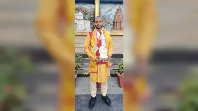 Giridih News :सरिया के बीरेंद्र प्रसाद साहित्य रत्न से हुए सम्मानित