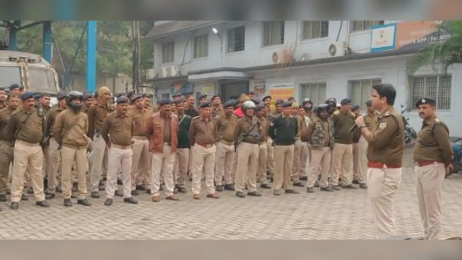 Jamshedpur News : क्षेत्र में गश्त बढ़ाये, अड्डेबाजी और अपराधियों पर रखें नजर : सिटी एसपी