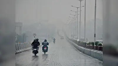 Jharkhand Weather News : बेमौसम बारिश से कनकनी और धुंध, आधा दर्जन से अधिक विमान नहीं उड़े
