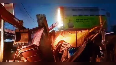 अतिक्रमण पर नप प्रशासन ने चलाया बुलडोजर, वसूला जुर्माना