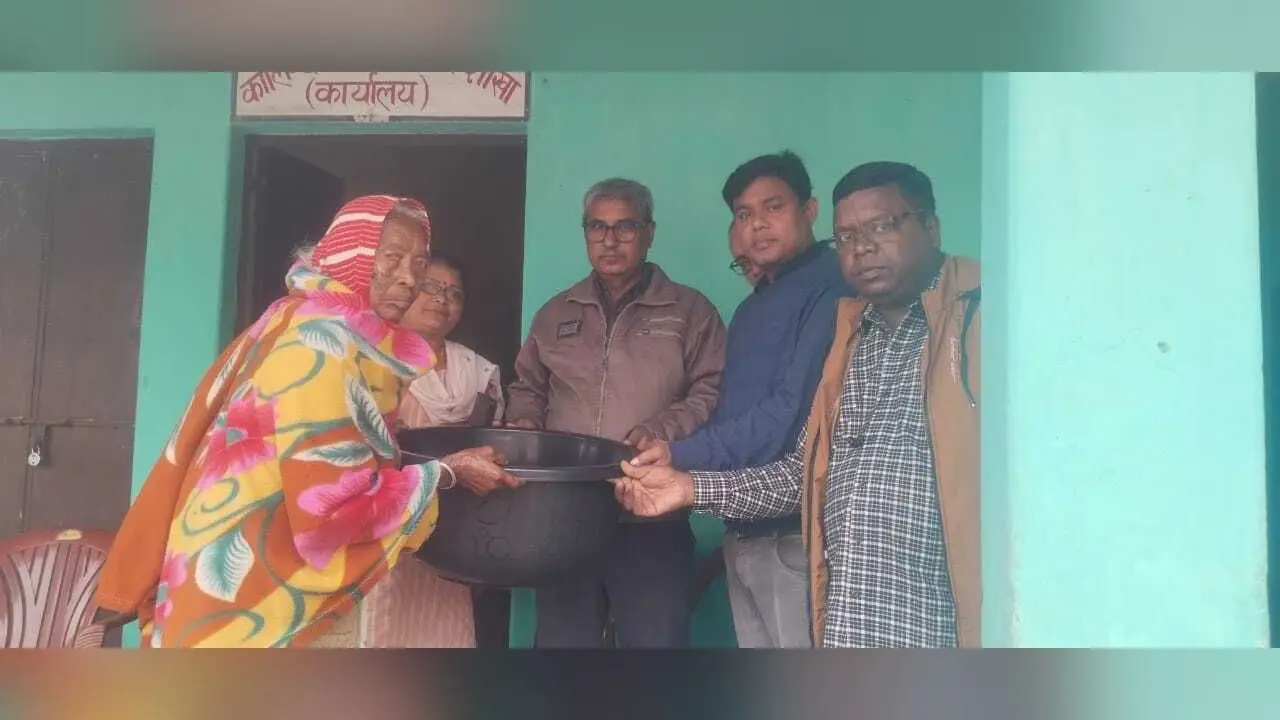 Jamshedpur news. फाइलेरिया मरीजों के बीच किट का हुआ वितरण
