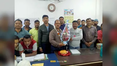Jamshedpur news. सिविल डिफेंस इंस्पेक्टर को गृहमंत्रालय के डीजी ने किया सम्मानित